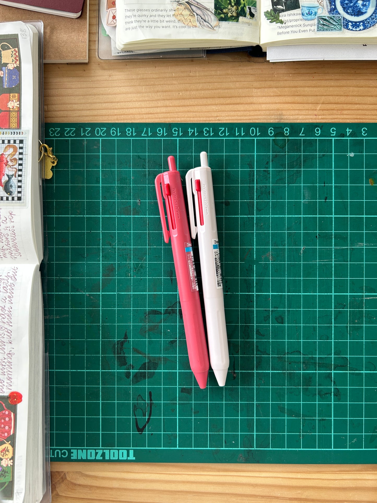 Uni Jetstream 3 colour pen (0.5mm)