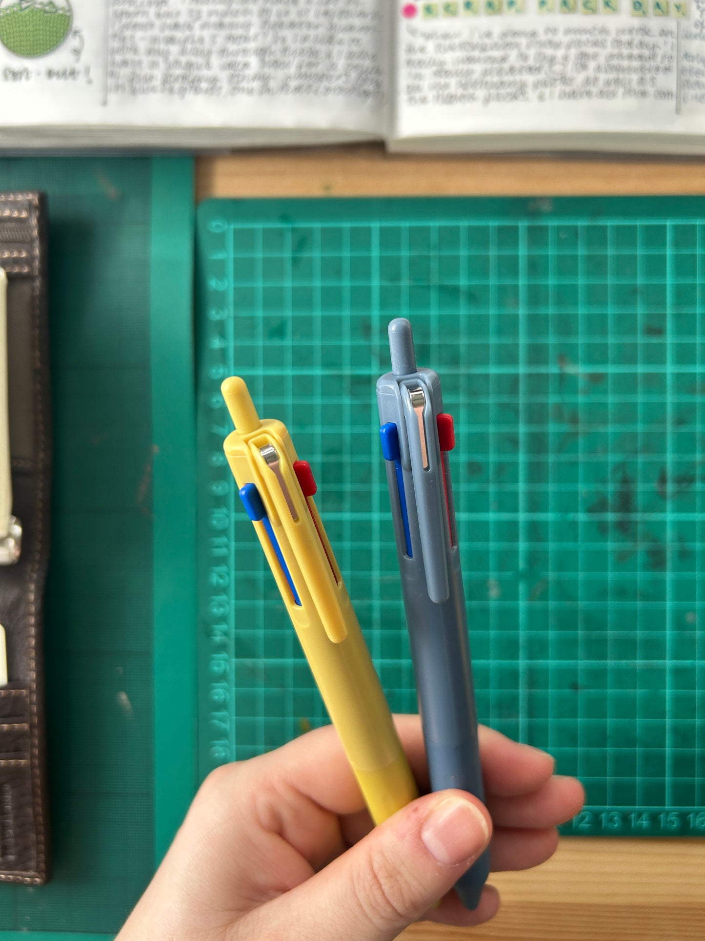 Uni Jetstream 3 colour pen (0.5mm)